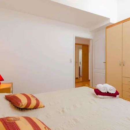 Apartament In 39221 *